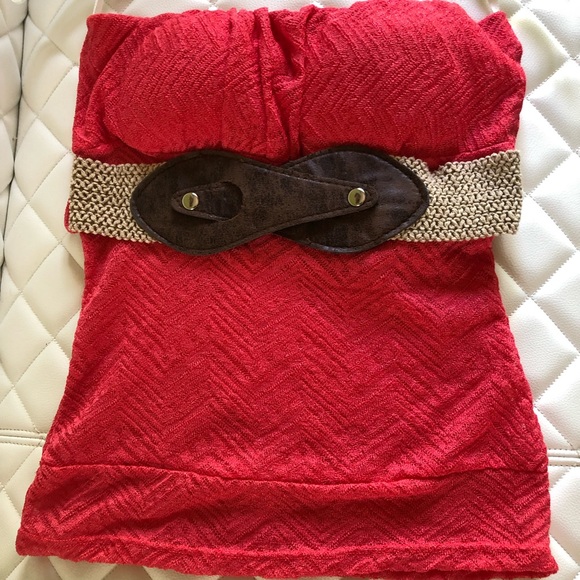 Tops - Top with belt